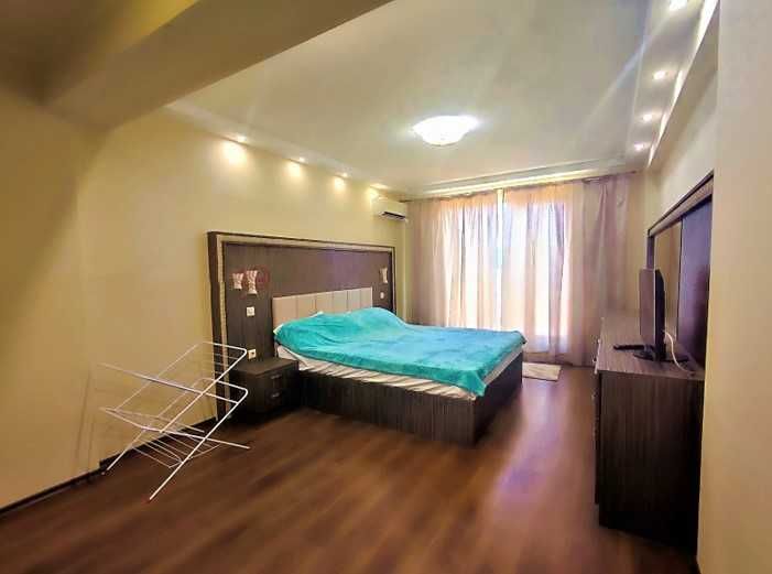 Дава се под наем Тристаен апартамент в Варна, Център - 140 кв.м за 900 € - Снимка #6