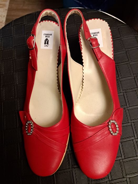 Vand Pantofi si sandale din piele