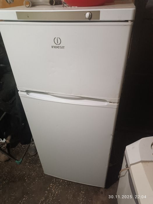 Холодильник indesit