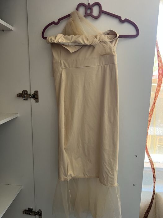 vand rochie pe umar
