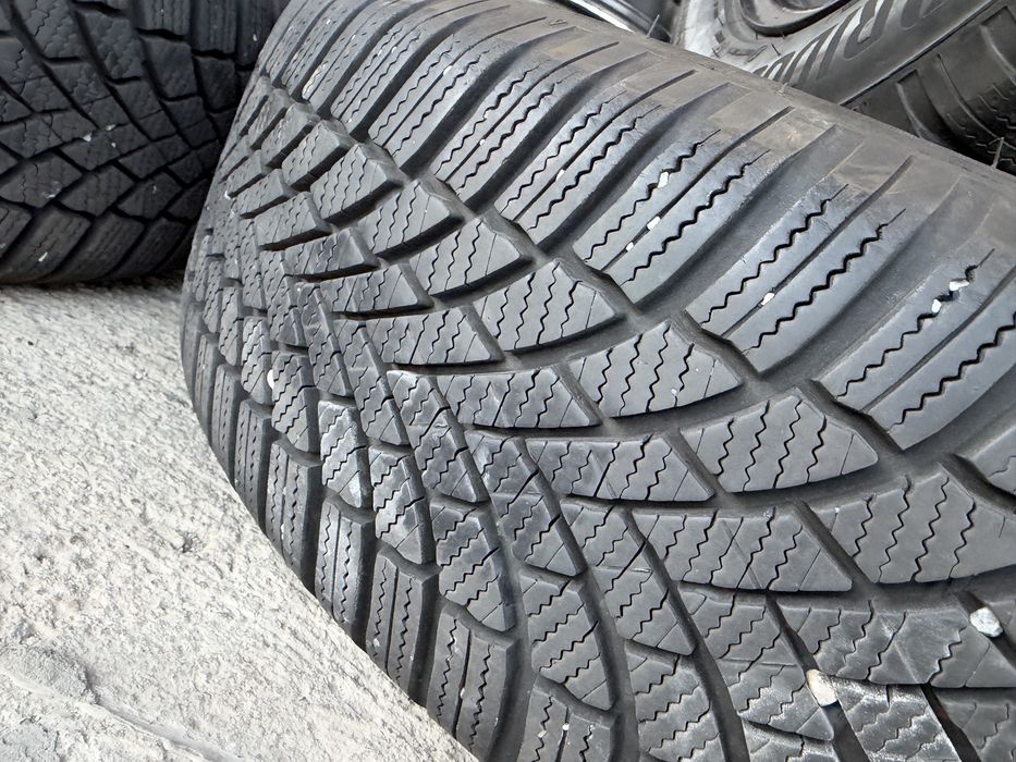 4бр. ПОЧТИ НОВИ Зимни Гуми 215/60R/17 -BRIDGESTONE/DOT:2324- С 17” Железни Джанти 5х114.3 за -TOYOTA/LEXUS/SUZUKI- 6.5Jx17H2, ET35