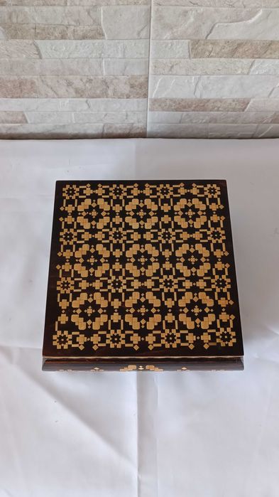 Стара дървена кутия за бижута - украсена с фурнир - №1