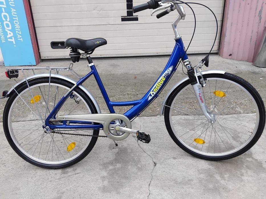 Vând bicicleta din aluminiu pentru damă