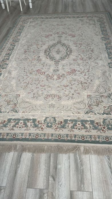 Продам ковер размер 5 на 4 большой тоькотпосле химчистки