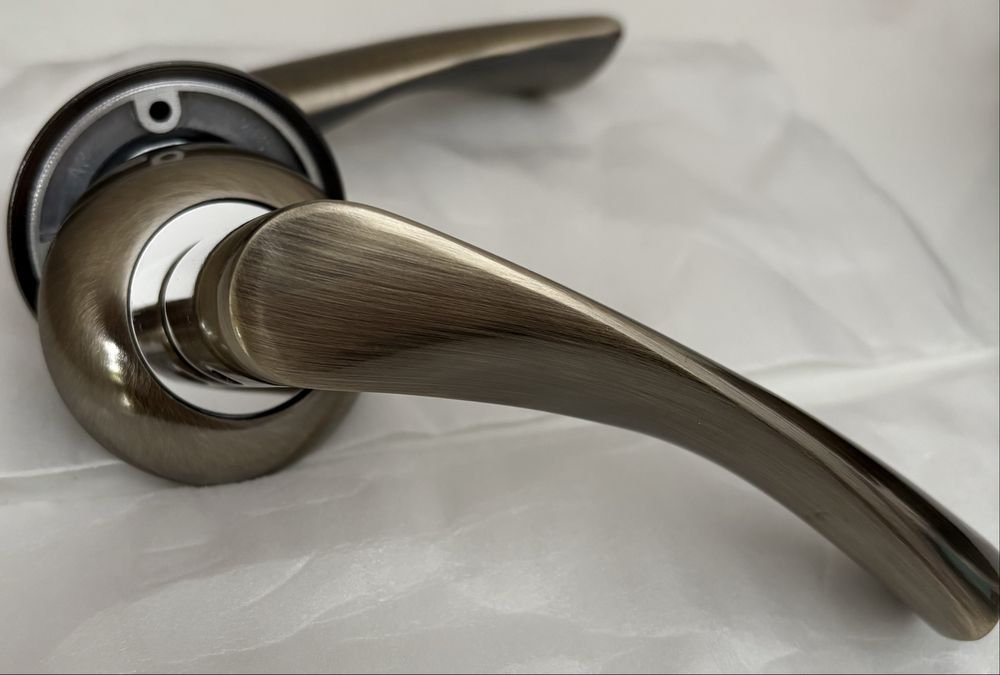 Ручки дверные новые