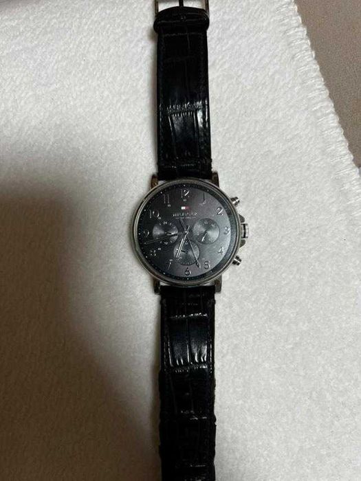 Часовник Tommy Hilfiger