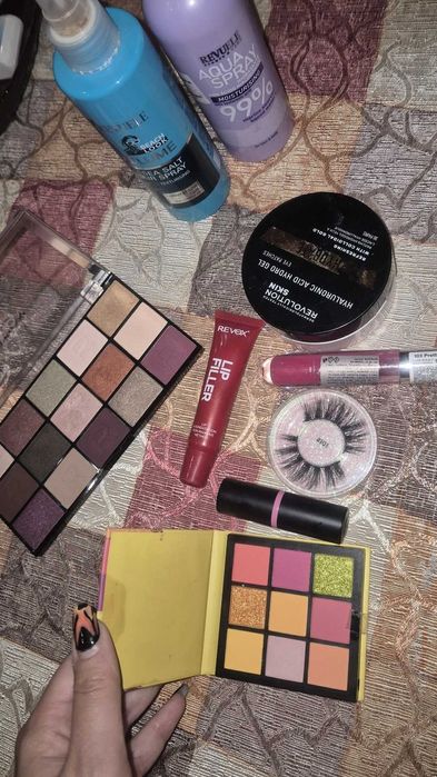 Козметичен лот Revolution, Revox, Revielle