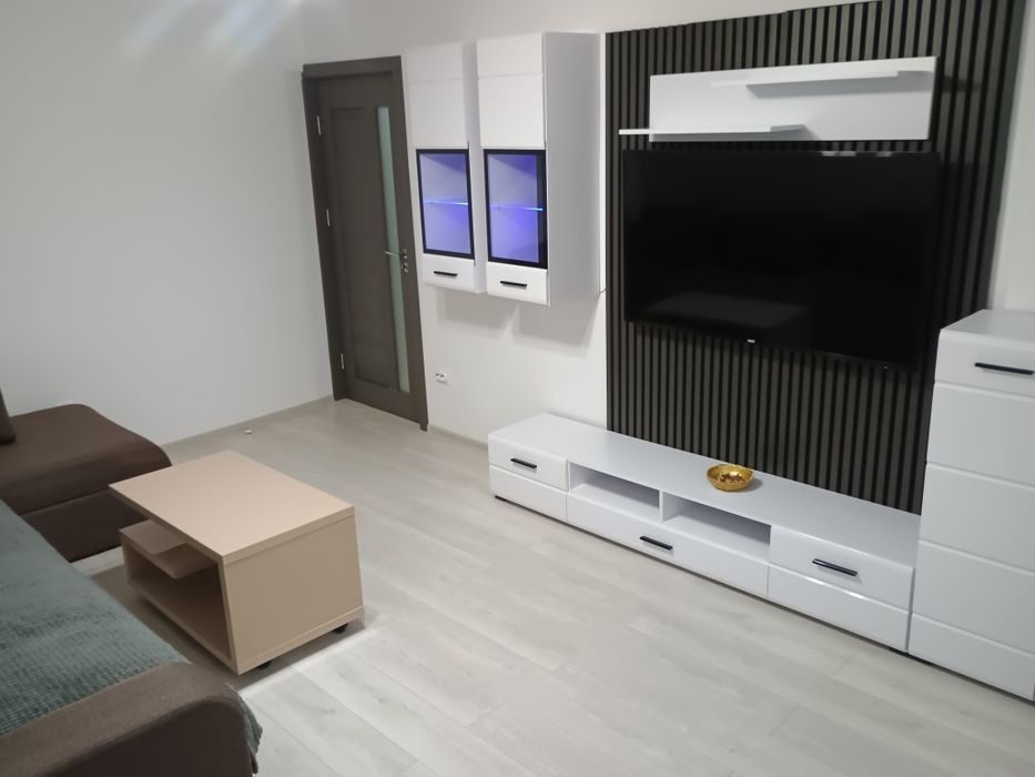 Inchiriez apartament 3 camere