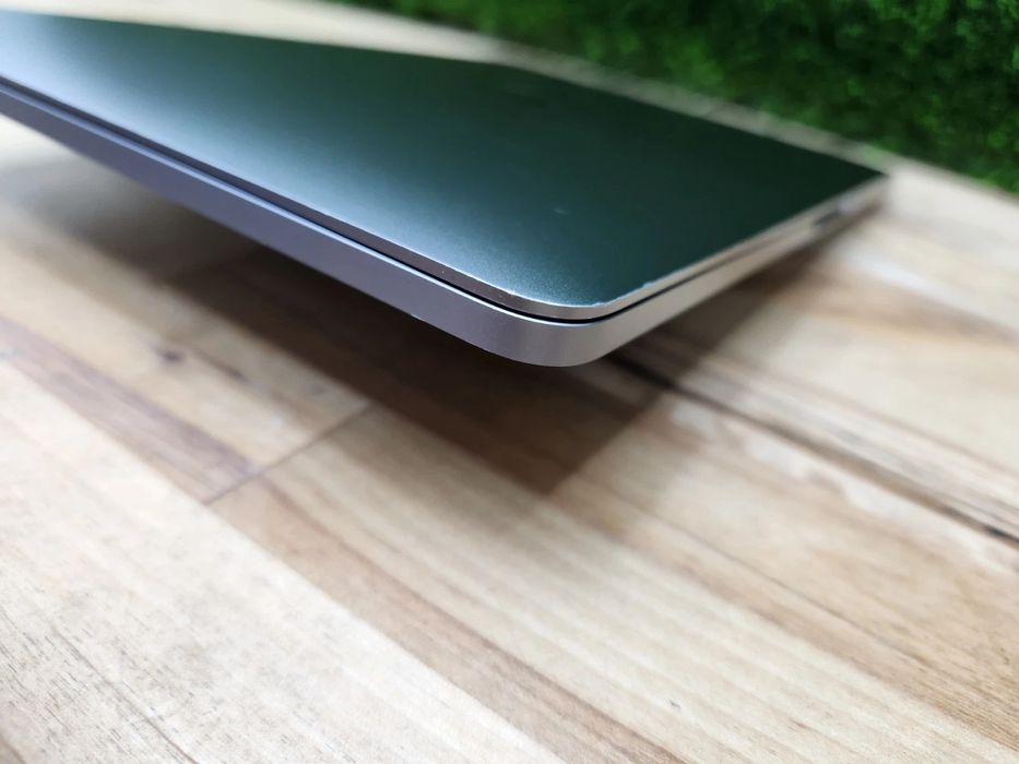 MacBook pro 13 inch Touch bar 16 Gb ram