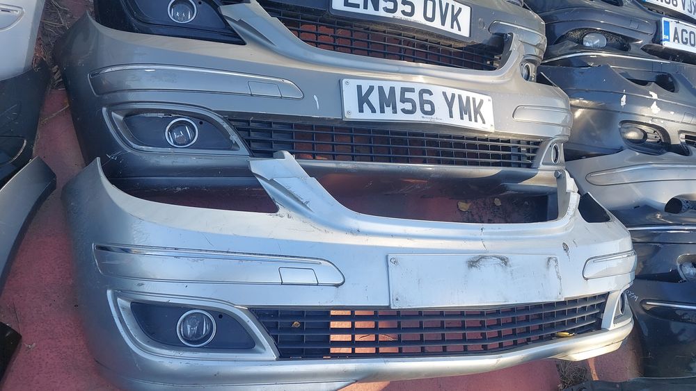 Предна броня Б класа W245 модел преди фейслифт с отвори за парктроник