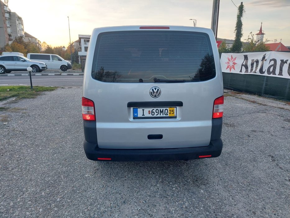 VW Transporter T5 8+1 Locuri 2011