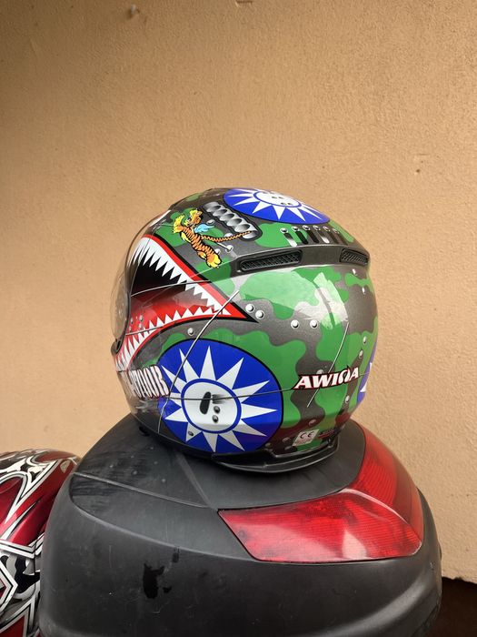 Vand casca moto folosita un sezon