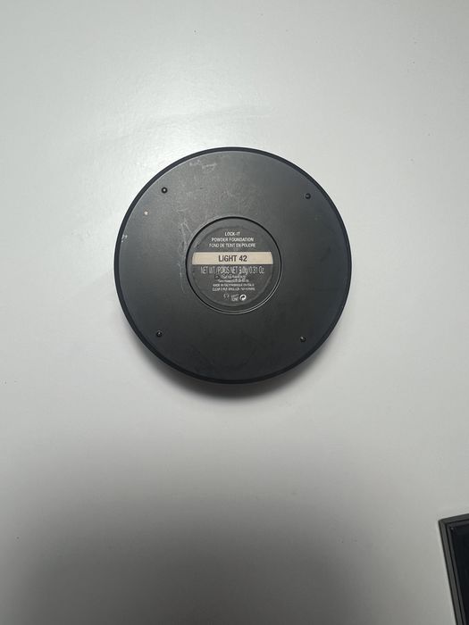 Pudra mata de fixare Kat Von D