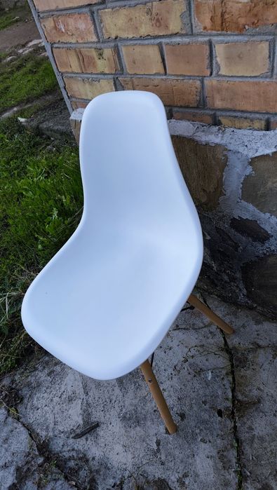 Трапезни столове 8 бр.