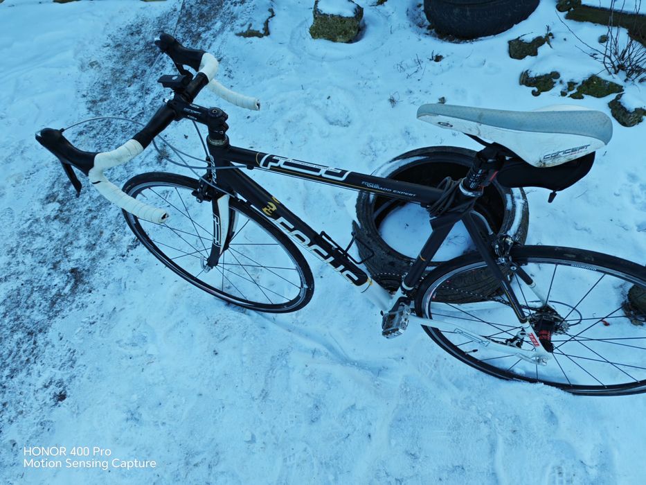 Vând cursiera focus