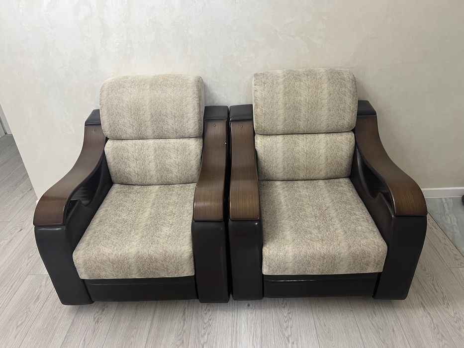 Диван кресло две штуки