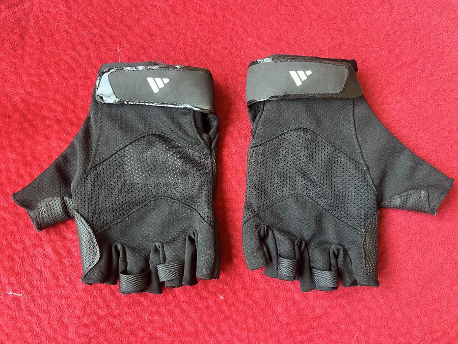 Дамски спортни ръкавици Adidas