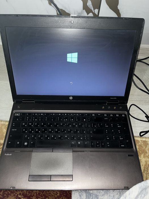 Ноутбук с наушником