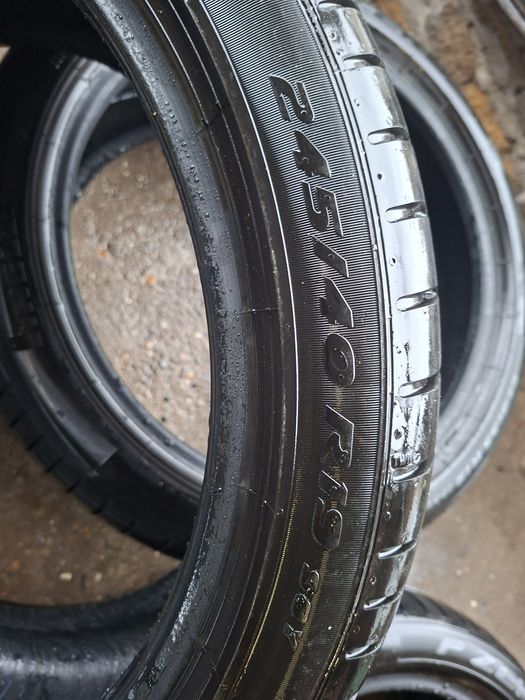 Гума 19" 245/40/19