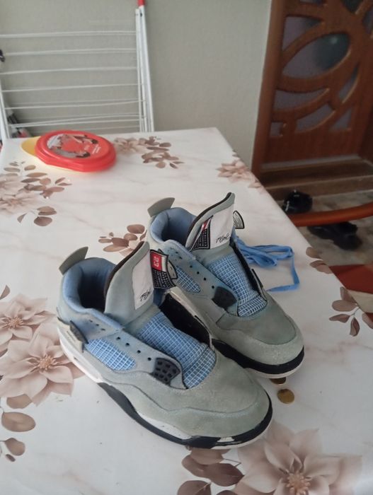 Jordan 4 university blue