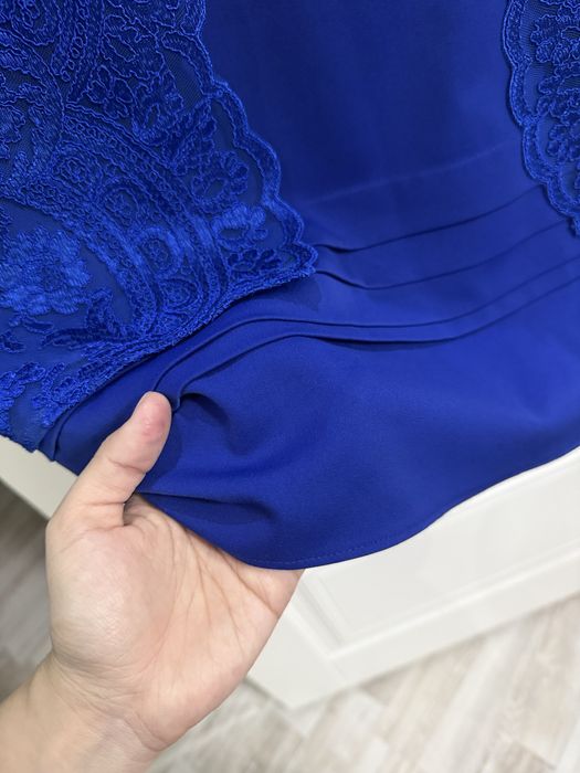 платье насыщенного синего цвета