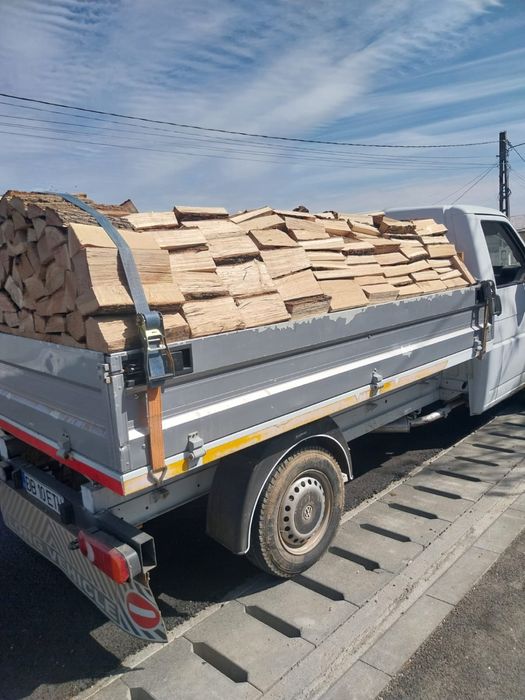 Vand lemne,deseuri de foc esenta tare ma deplasez pe orce distanta mai