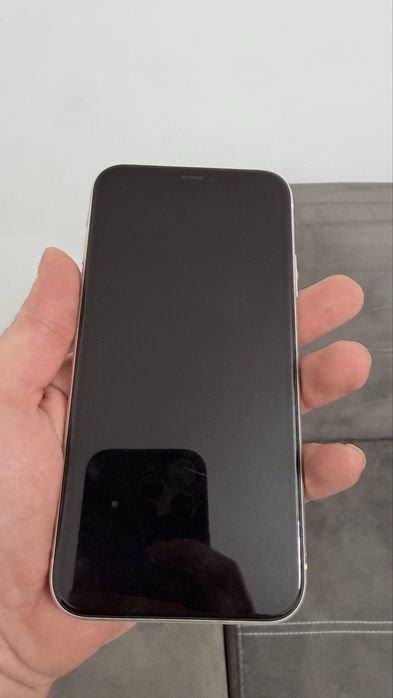 Продавам iPhone 11