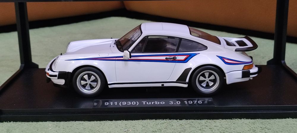 Модел 1:18 Porsche 911 (930)turbo
