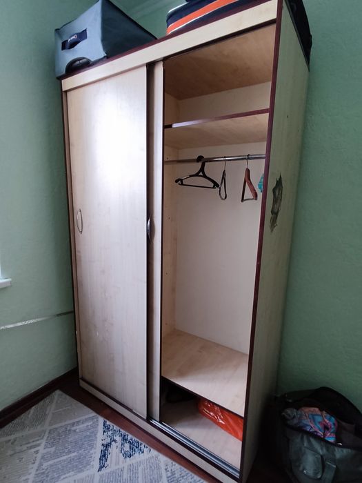 Продам Шкаф бежевый