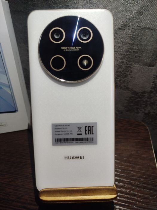 Huawei nova 13i.