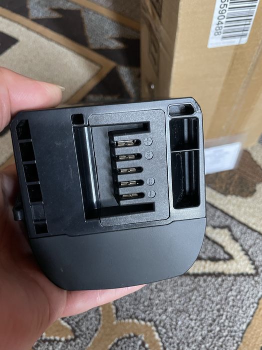 Vînd baterie electrică AEG 48v-10,4ap Nouă.