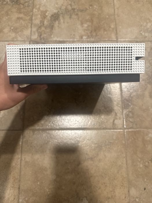 продавам Xbox One S