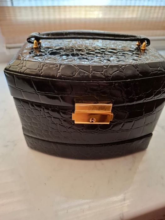 Шкатулка для украшений