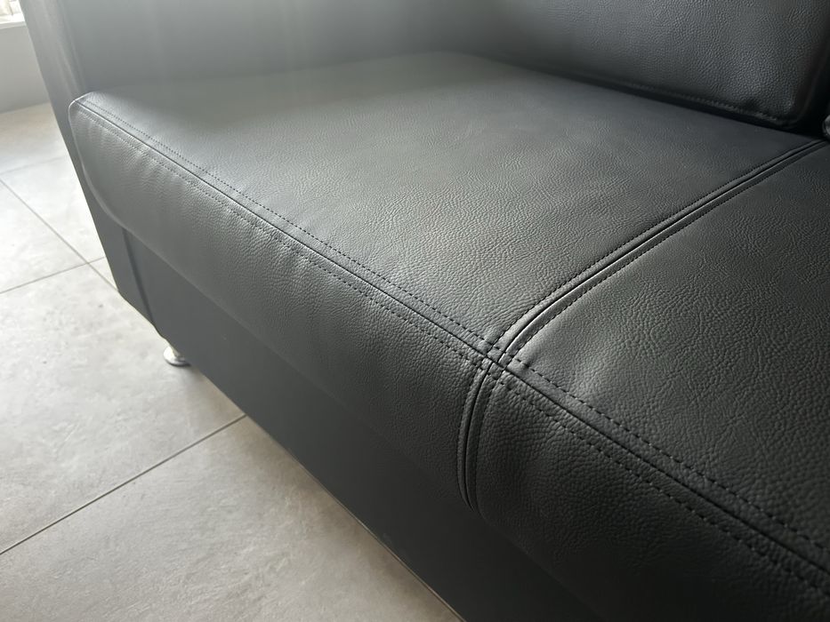 Кожен Диван черен