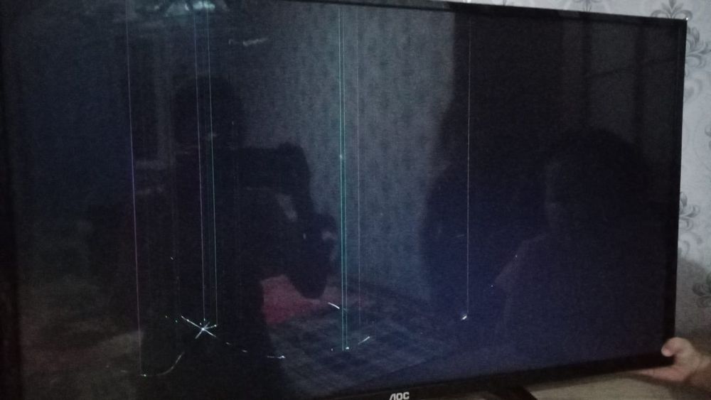 Продам телевизор на запчасти