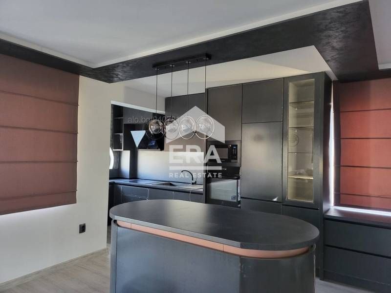 Тристаен луксозен апартамент в кв. ,,Бадема,,