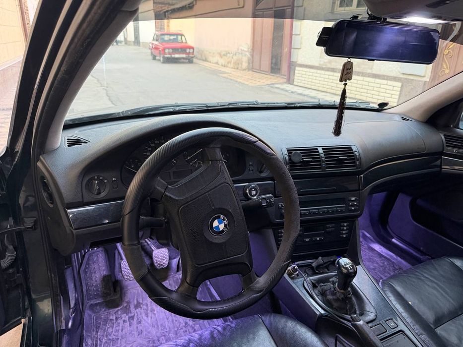 BMW E39 523i Sotiladi