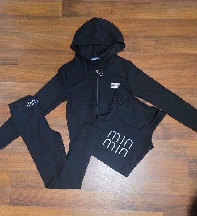 Комплект от 3 части 

Кафяв - М

24 евро ( сложете си надценка )