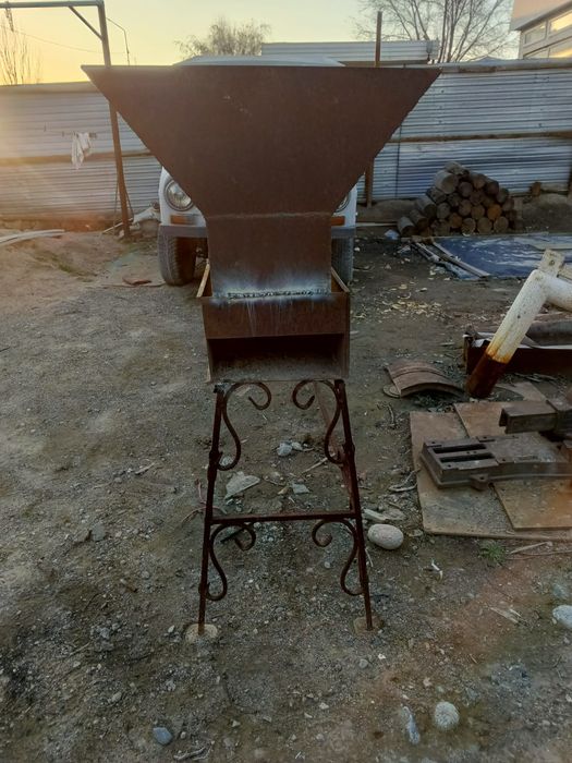 Мангал новый с топкой.
