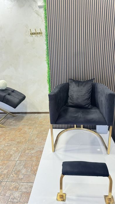 Оборудванвто за маникюр и кошетка за мигли