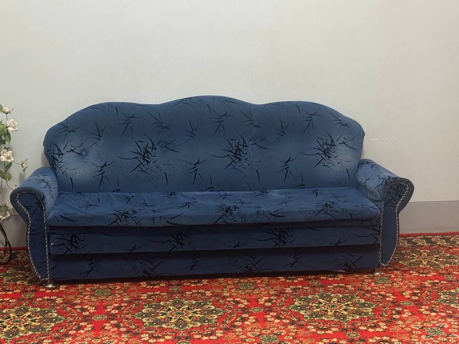 Uy uchun mebel, divan va 2 ta kreslo