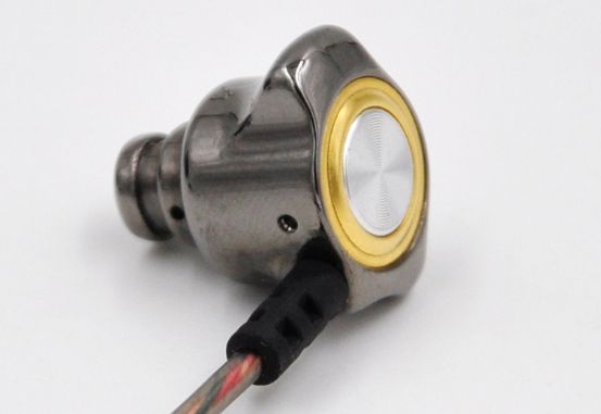 Продавам чисто нови в кутия много добри слишалки ED10