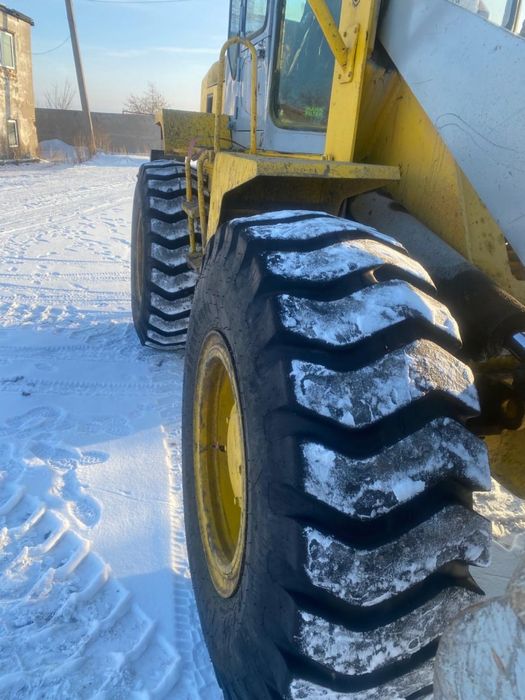 Продается фронтальный двухкубовый погрузчик