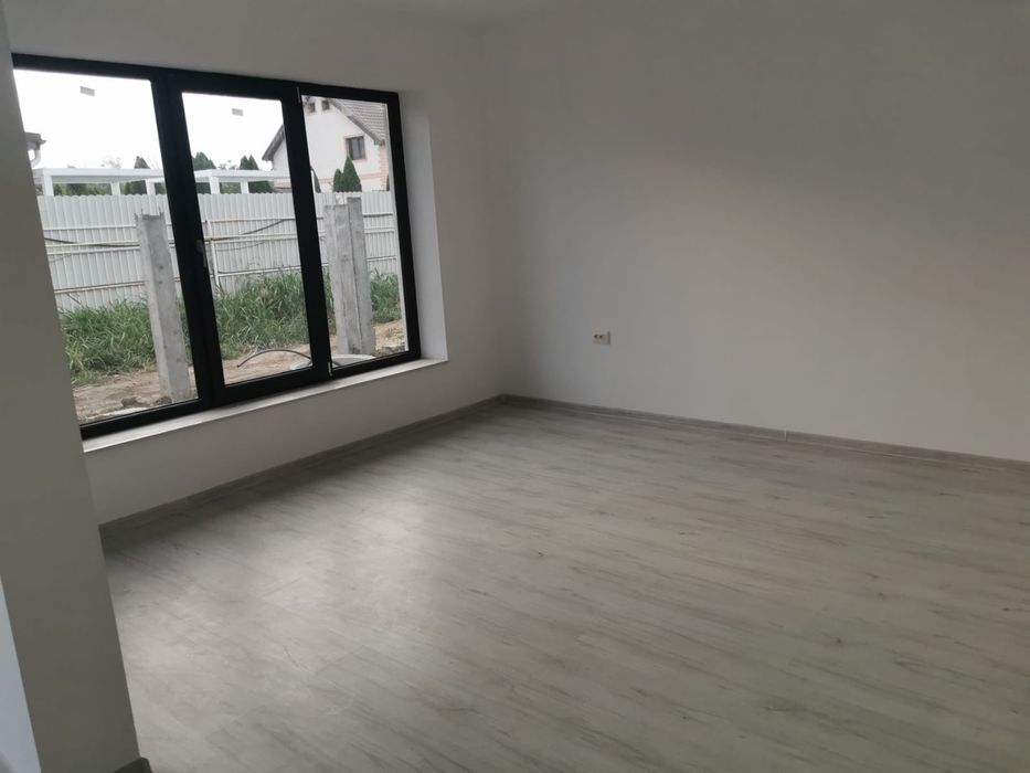 Vand casa parter la cheie in comuna Vanatori!