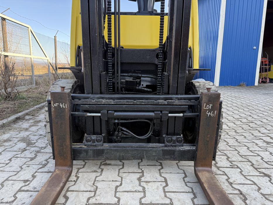 De vanzare sau da inchiriat stivuitor cu capacitate de 2.5 T