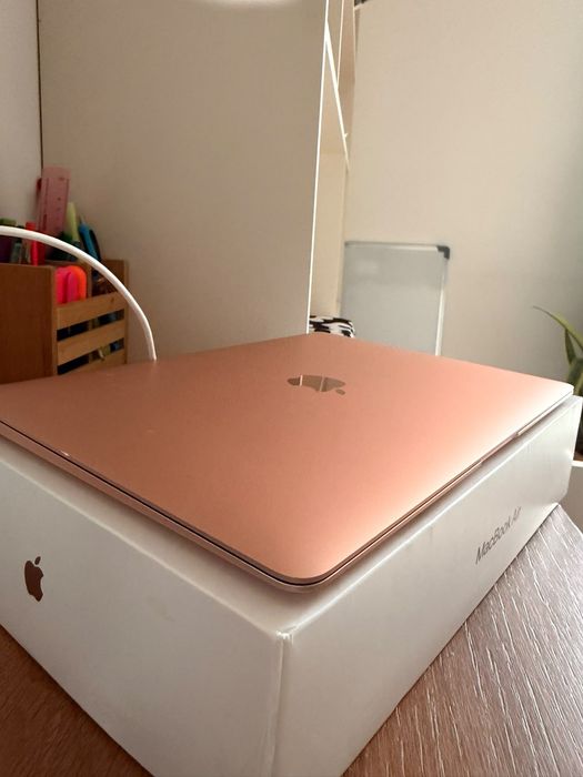 Apple MacBook Air 13" M1 (2020) – 8GB RAM, 256GB SSD – Stare buna