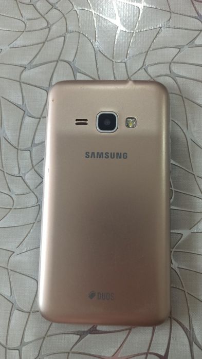 Продам Samsung Galaxy J1 (2016)