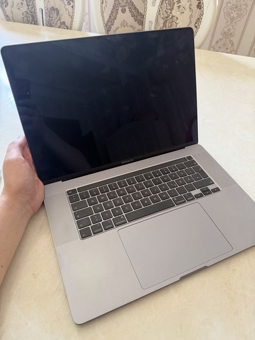 Macbook pro 16 inch 2019 16\512 gb core i7 190 sikl