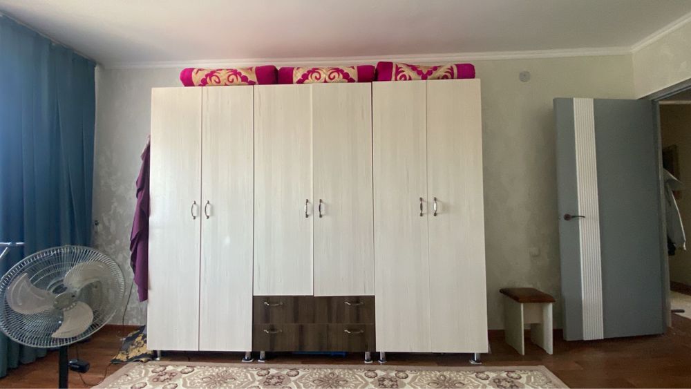 Продам большой шкаф 6 дверный