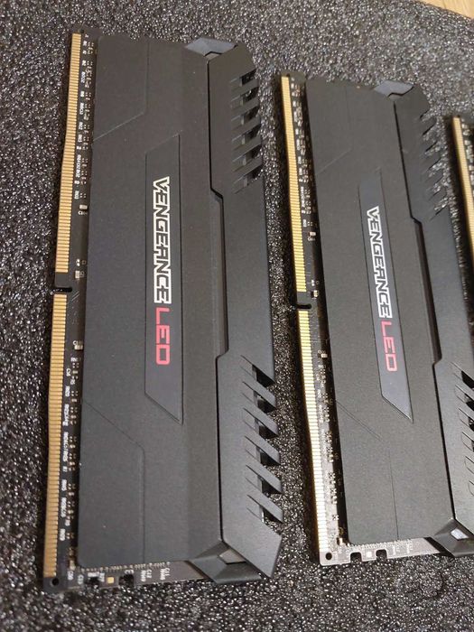 16GB 3400Mhz CL16 - Corsair Vengance LED налични общо (4x8GB) DDR4